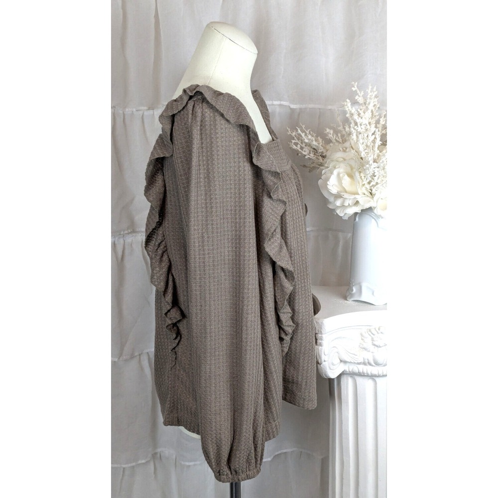 In Loom Taupe Waffle Knit Ruffle Long Sleeve Top Size M - Picture 5 of 10